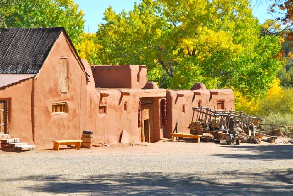 The Golondrinas Placita, Paraje