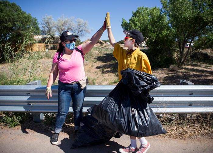 Los Pines Road cleanup